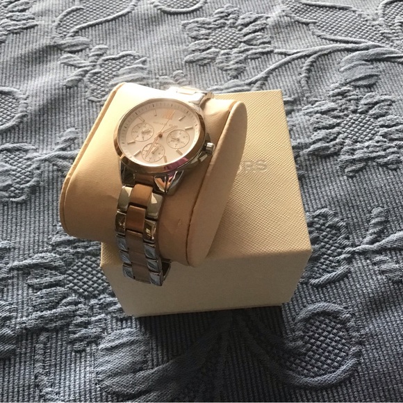 Michael Kors Watch - Picture 6 of 6